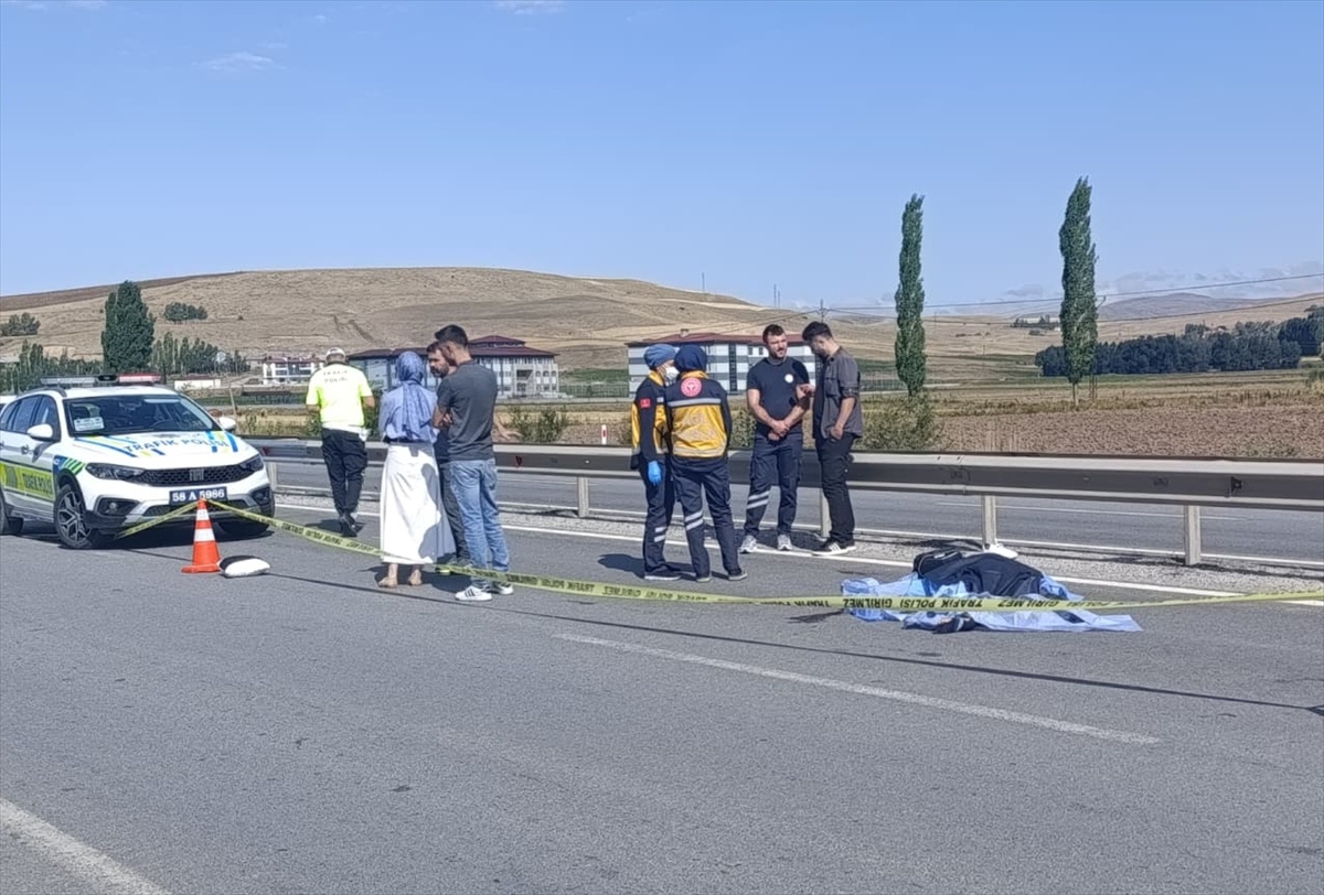 Sivas Yıldızeli'nde motosiklet bariyere çarptı, 24 yaşındaki sürücü hayatını kaybetti