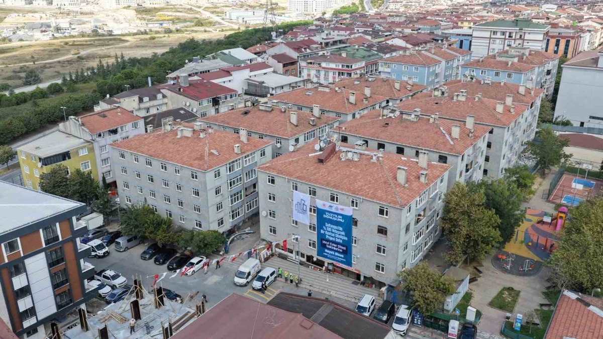 Sultangazi'de Mavi Evler Sitesi'nin yıkımı başladı, yerine yeni site yapılacak