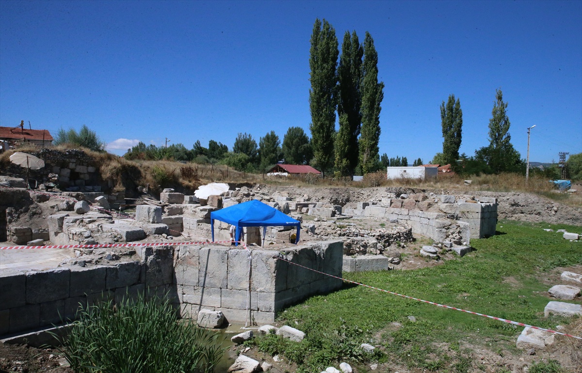 Tokat Sulusaray'daki Sebastapolis Antik Kenti'nde kazılar tarihi dokuyu ortaya çıkarıyor