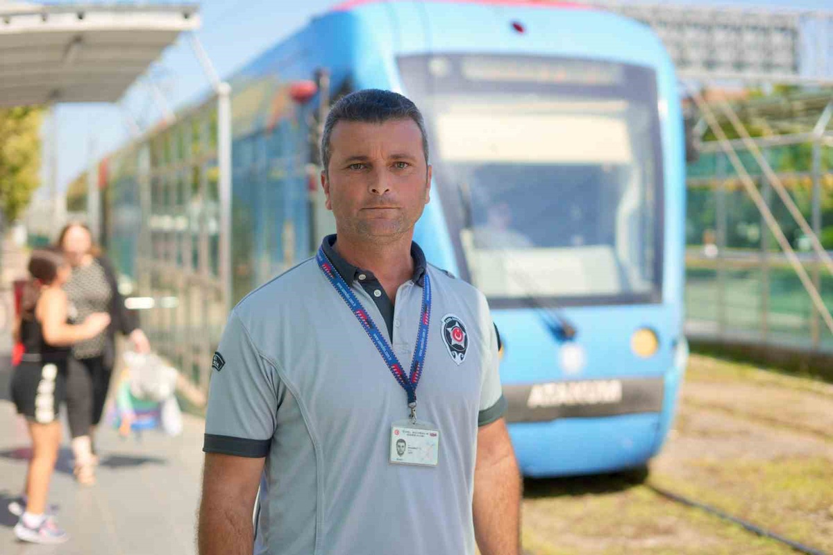 Samsun'da tramvayın önüne koşan 5 yaşındaki kızı son anda kurtaran güvenlik görevlisi anlattı