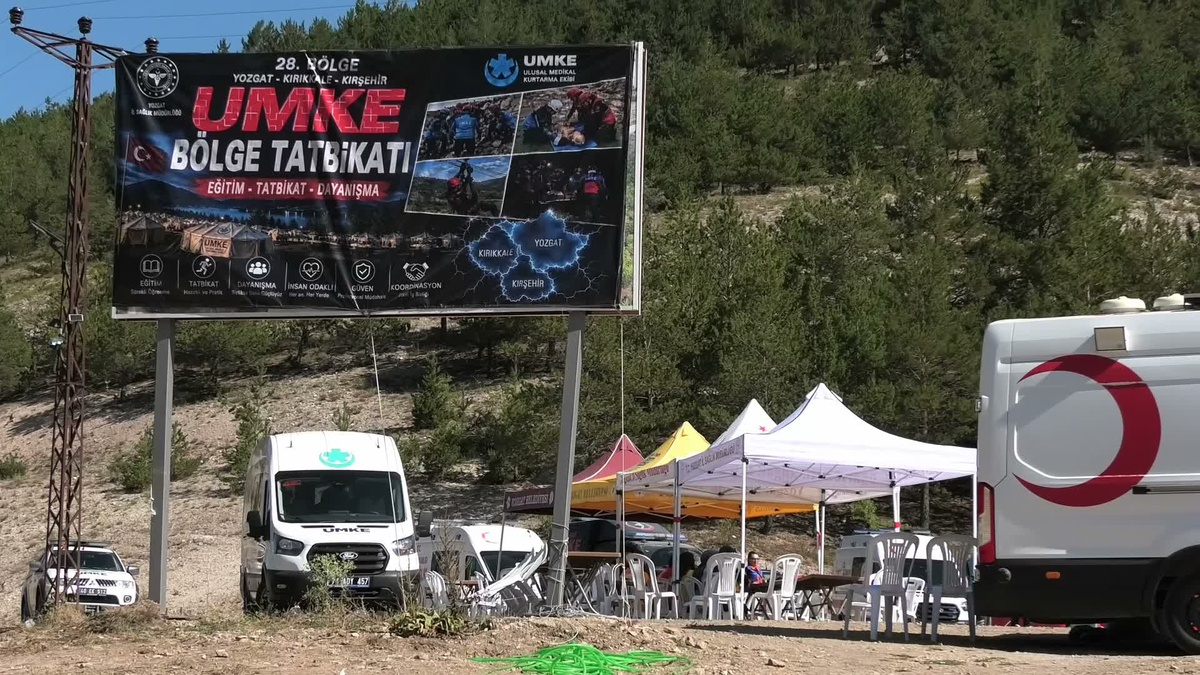 Yozgat'ta üç ilin UMKE personeli sel senaryolu kurtarma tatbikatı yaptı