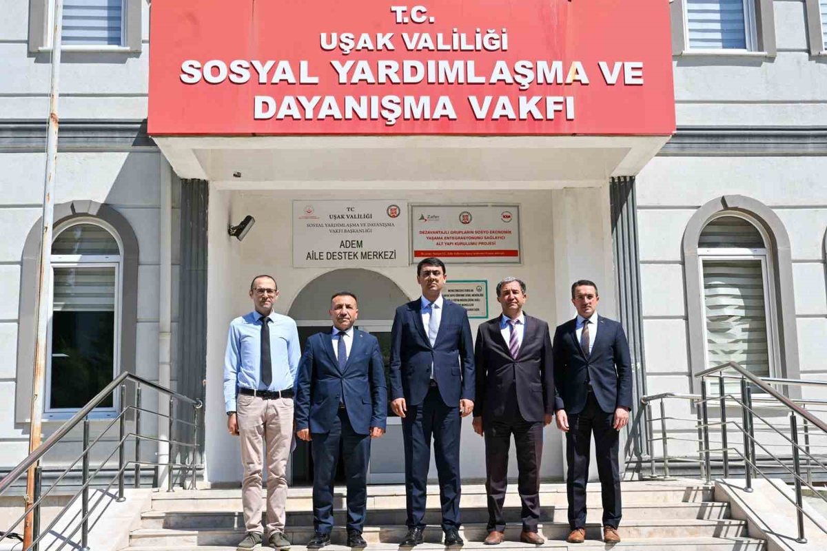 Uşak Valisi Kartal, sosyal hizmet ve yardım faaliyetlerini yerinde inceledi