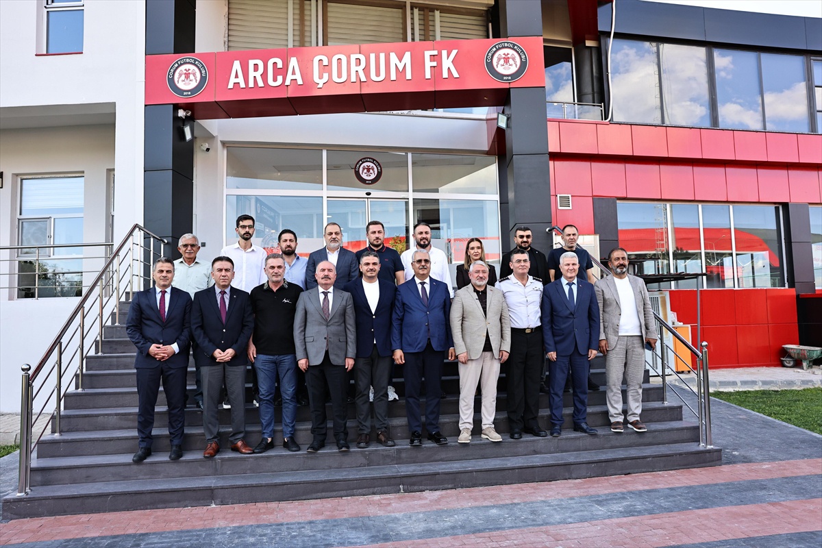 Çorum Valisi Çalgan, 1. Lig ekiplerinden Çorum FK'nin tesislerini ziyaret etti