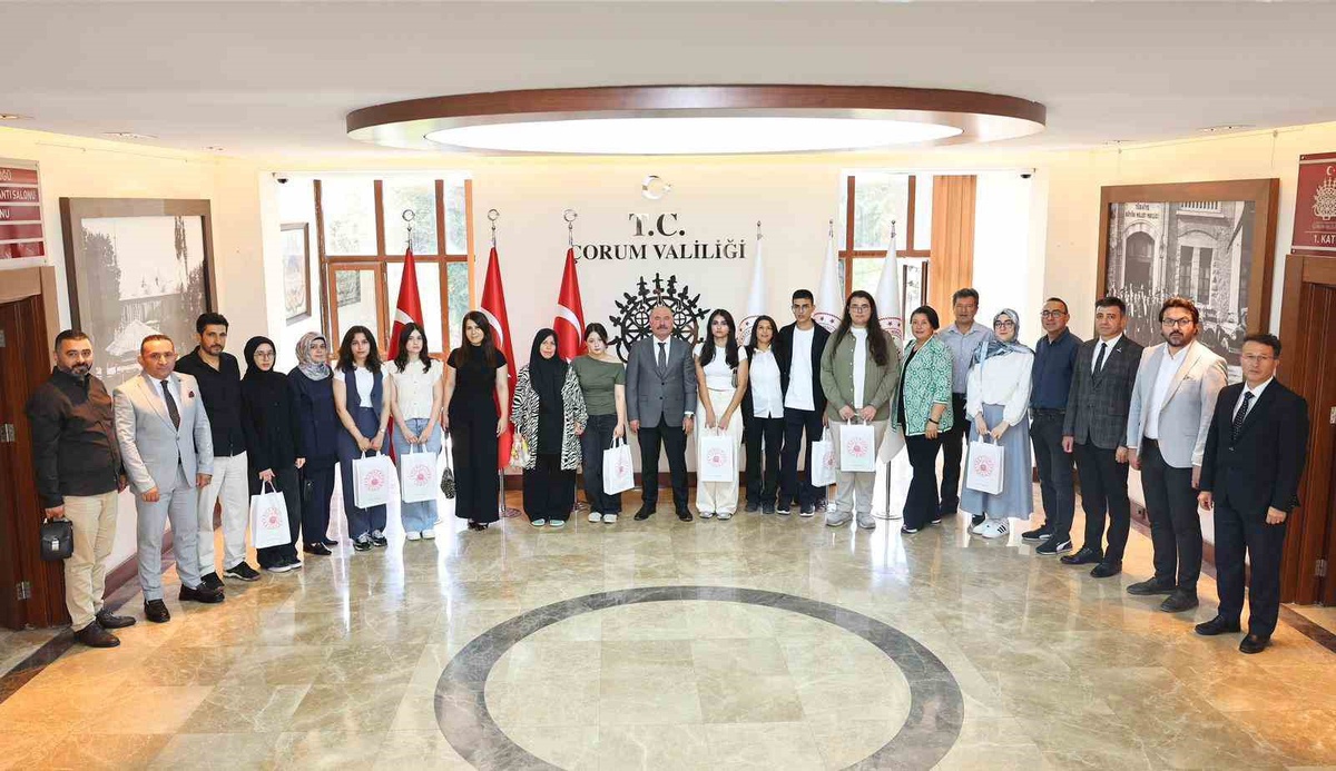 Çorum'da derece öğrencileri Vali Çalgan ile buluştu, vali onları onurlandırdı