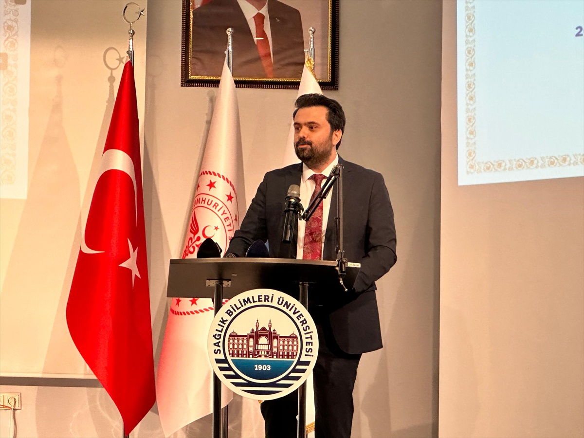 Van\'da akademik yıl töreniyle 70 öğretim üyesi ve 400 doktorlu yapı kutlandı