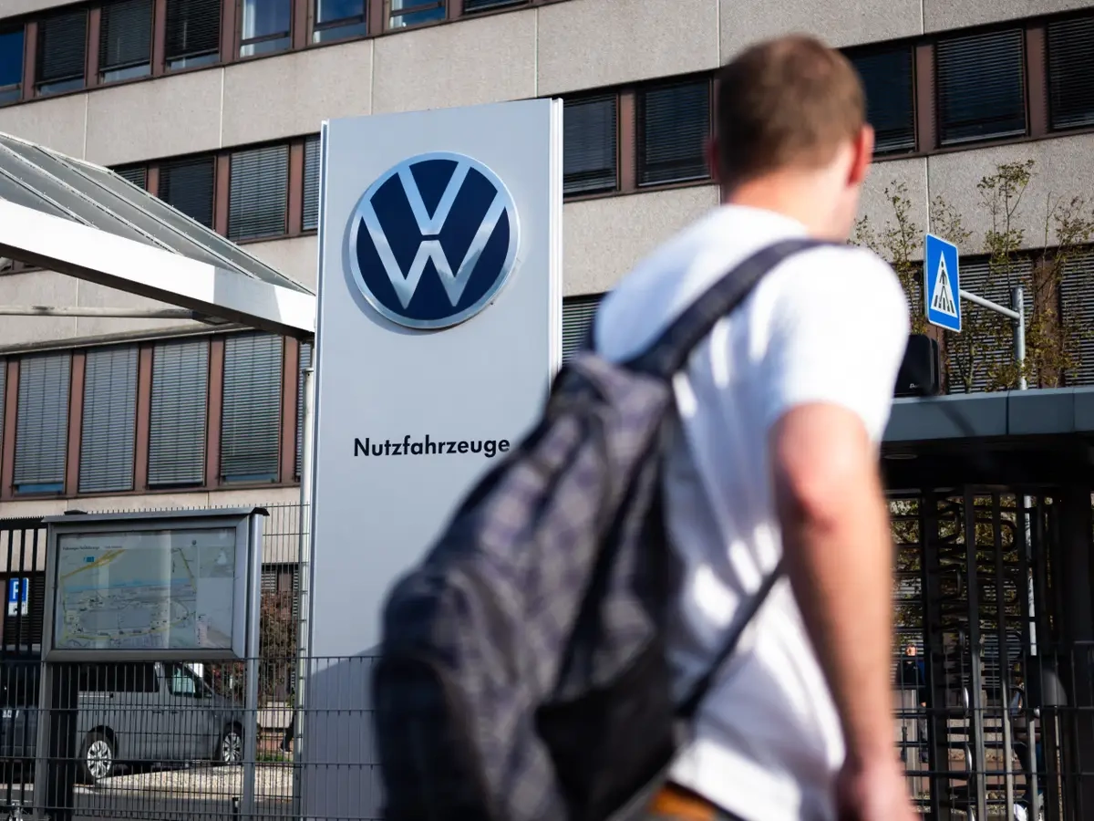 Volkswagen yönetim kademeleri dahil 50 bin ek işten çıkarma planını onayladı