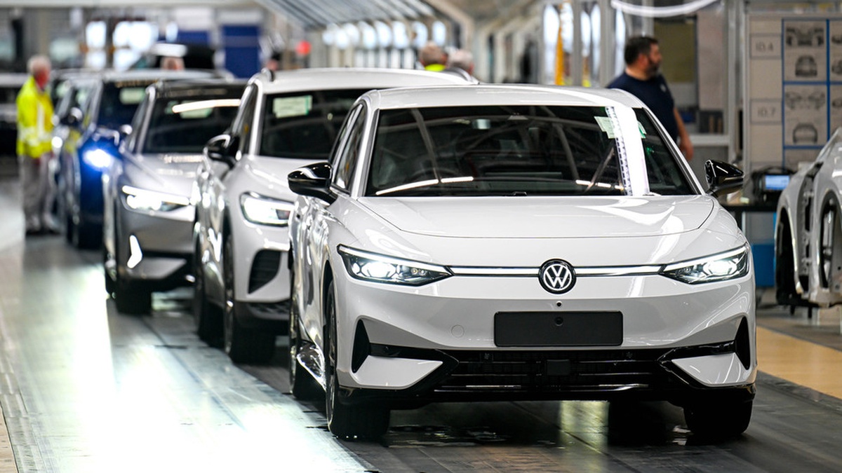 Volkswagen 100 bin çalışanını işten çıkaracak; Almanya'daki dört fabrikanın geleceği belirsiz