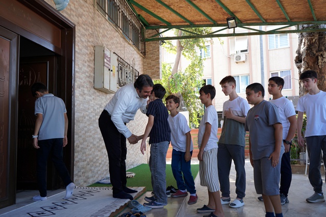 Antalyalı imam Gökhan Çoban, gençlerle diyaloğunu kitaba dönüştürdü