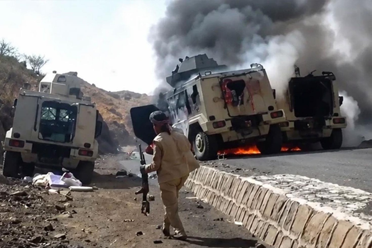 Yemen ordusu Taiz\'de stratejik Tebbe el-Hazzan mevzisini Husilerden geri aldı