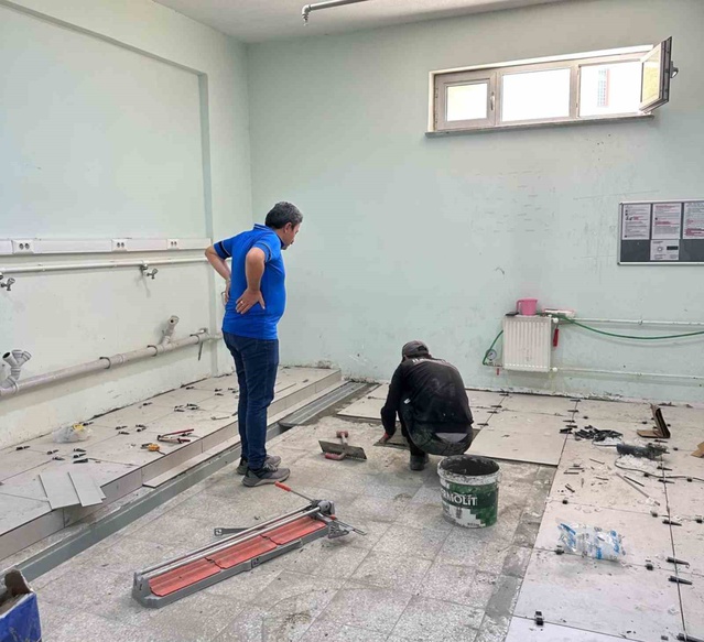 Eskişehir'de öğrenci yurtlarında yeni sezon öncesi bakım ve yenileme çalışmaları sürüyor