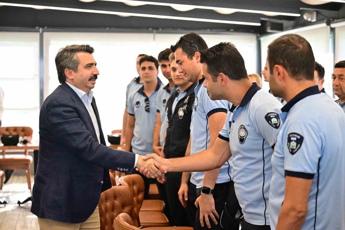 Yıldırım Belediye Başkanı Oktay Yılmaz, Zabıta Haftası'nda personelle bir araya geldi