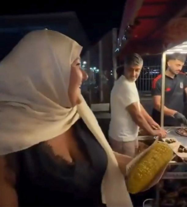 Yüz ifadesine dikkat! 'Yakışıklı Mısırcı'yı illallah ettiren kadın