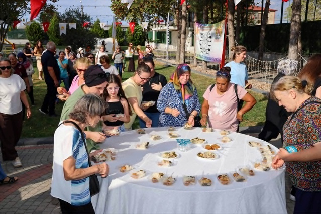 Edirne Havsa'da yöresel yemek yarışmasında Trakya usulü sarmalar ve tatlılar ödüllendirildi