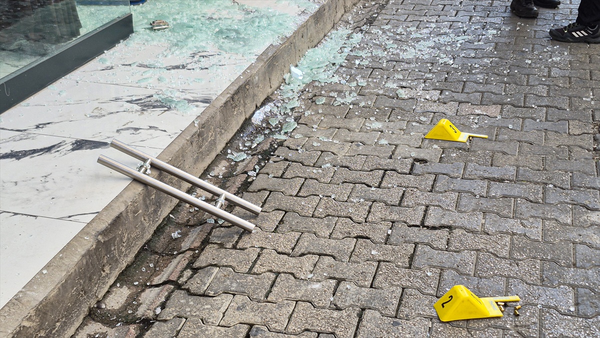Adana Seyhan'da giyim mağazasına silahlı saldırıda yaralanan olmadı