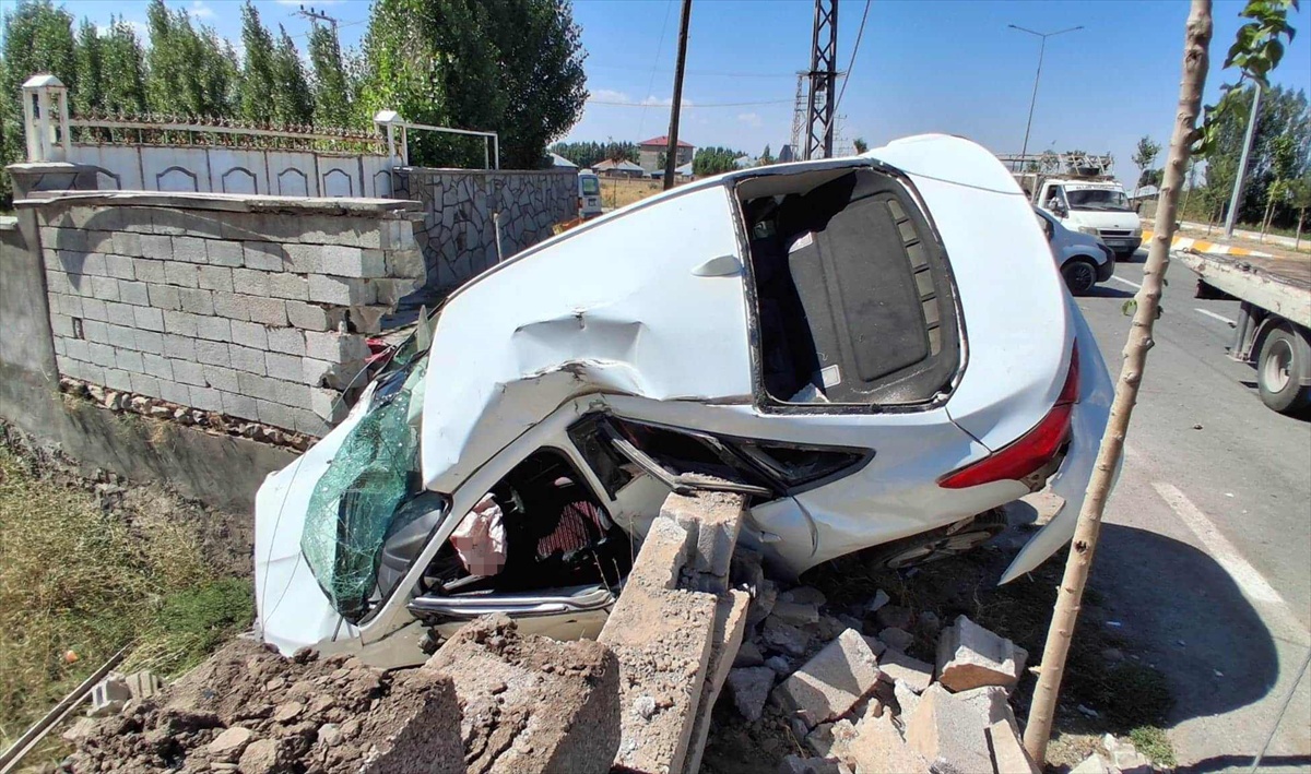 Ağrı Patnos'ta iki aracın çarpıştığı kazada 4 kişi yaralandı