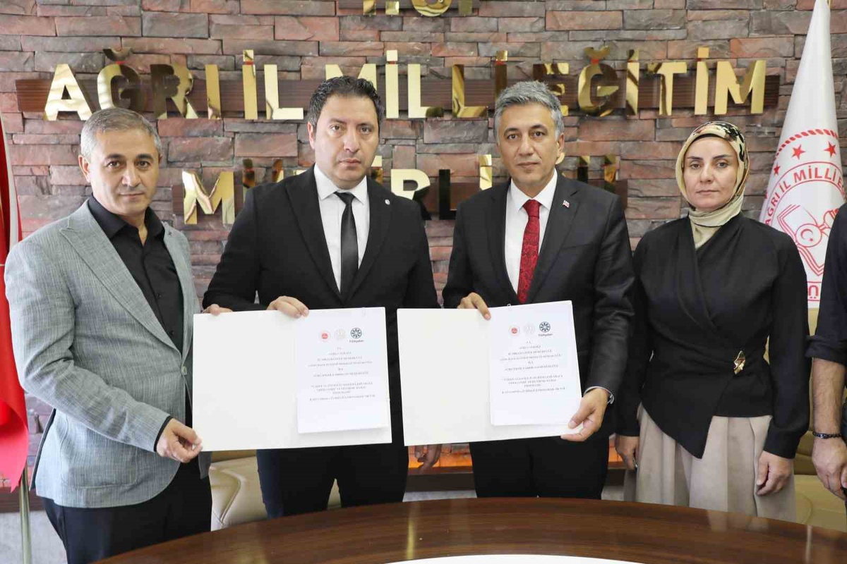 Ağrı'da iş makineleri operatörü yetiştirilecek; Şeker Fabrikası ile eğitim protokolü imzalandı
