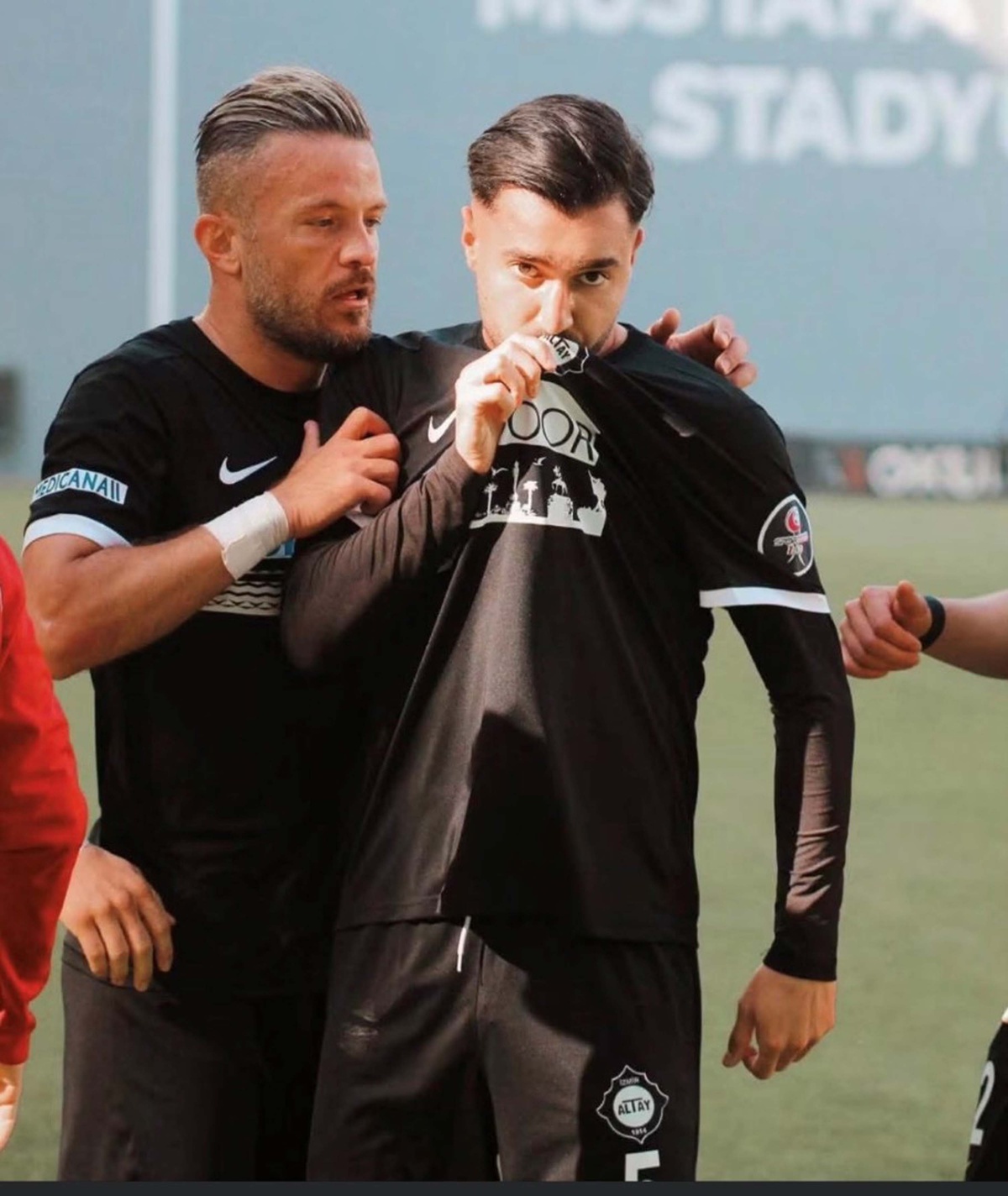 Altay, yeni sezona Denizli İdmanyurdu maçıyla başlıyor; kaptanlar futbola veda etti