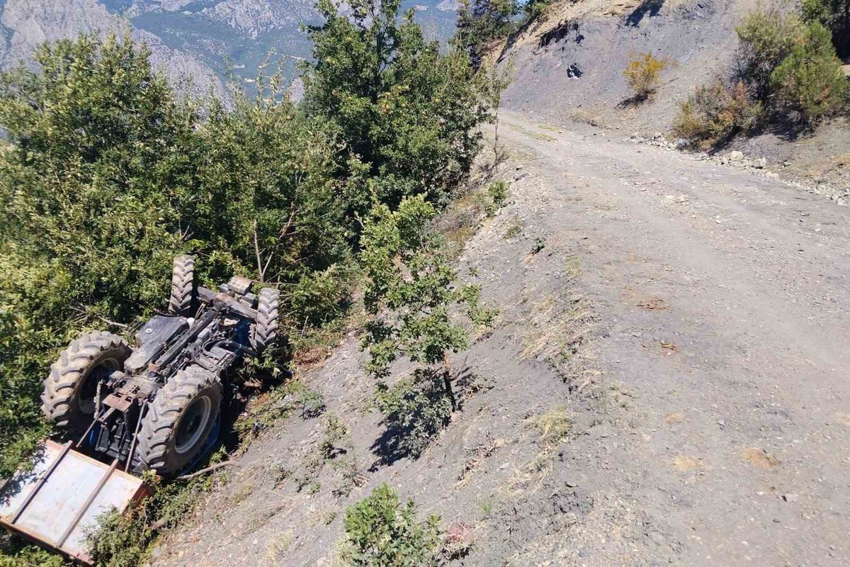 Amasya\'da traktör devrildi, aynı aileden 1 kişi öldü 3 kişi yaralandı