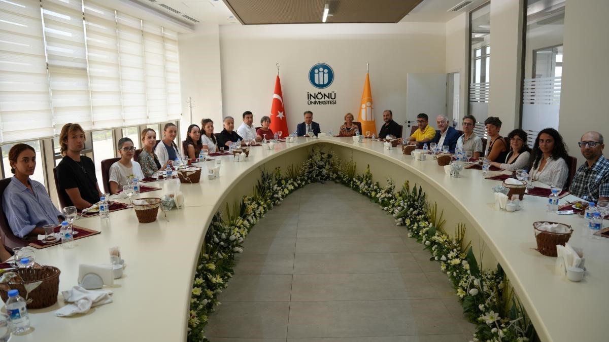 İnönü Üniversitesi Rektörü, Arslantepe kazı heyeti için yemek programı düzenledi