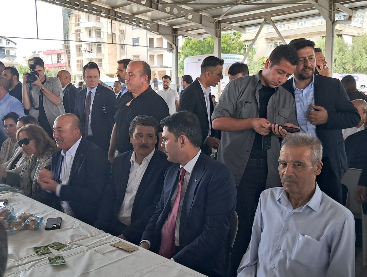 Bakan Kurum, Antalya'da vefat eden milletvekilinin ağabeyi için taziyede bulundu