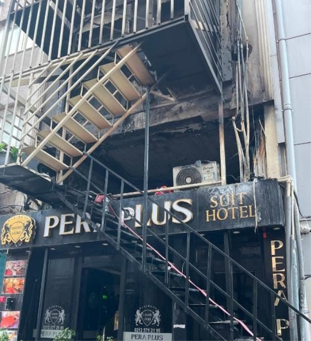 Bakırköy'de otelde çıkan yangında 12 kişi yaralandı, 7 kişi tahliye edildi