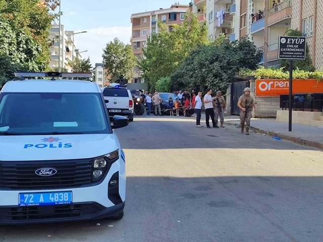 Batman'da havaya tabancayla ateş açan şüpheliyi özel harekat ekipleri arıyor