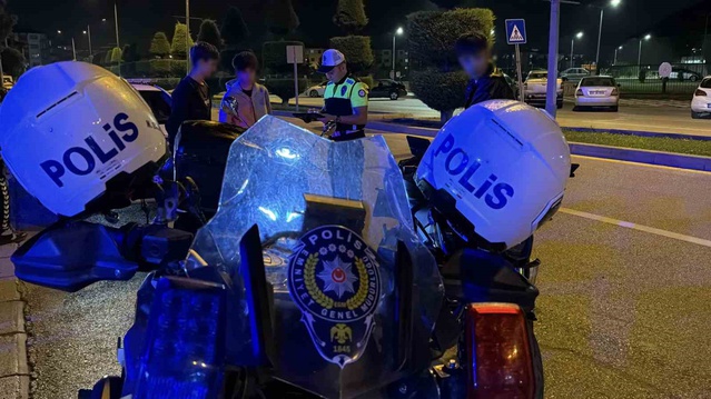Bolu'da motosiklet denetiminde 100 sürücü kontrol edildi, kurallara uymayanlara ceza kesildi