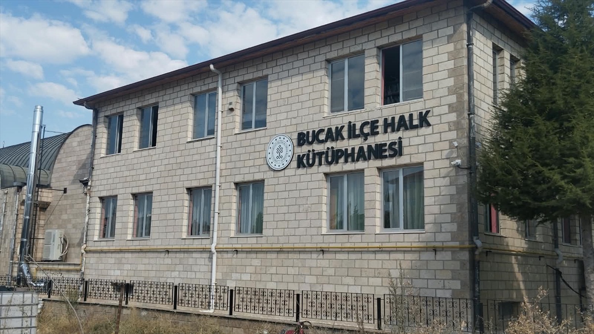 Burdur Bucak\'taki halk kütüphanesi 8 ayda 14 bin 729 okuyucuyu ağırladı