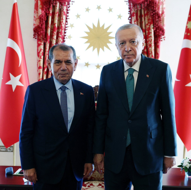 Dolmabahçe'de futbol zirvesi! Cumhurbaşkanı Erdoğan 4 büyüklerin başkanlarını kabul etti