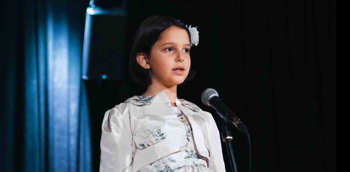 Erdoğan\'ın Torunundan \'Yine Bir Gülnihal\' Performansı