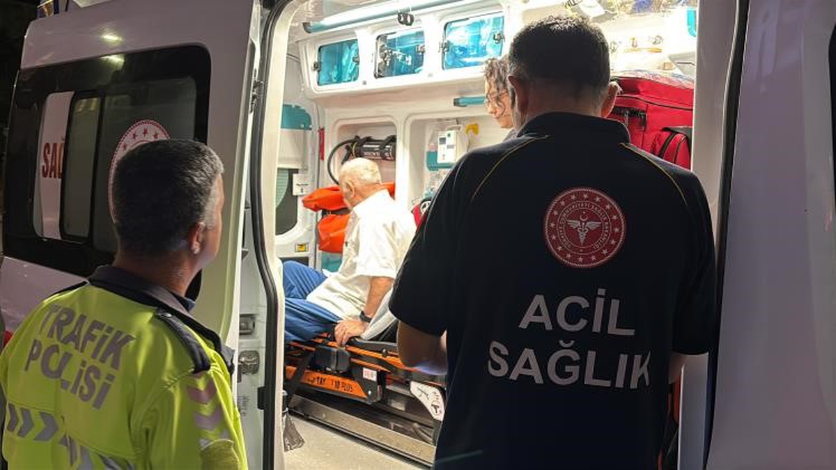 Aksaray'da kalp krizi geçiren 73 yaşındaki sürücüye polis memurları araç içinde müdahale etti