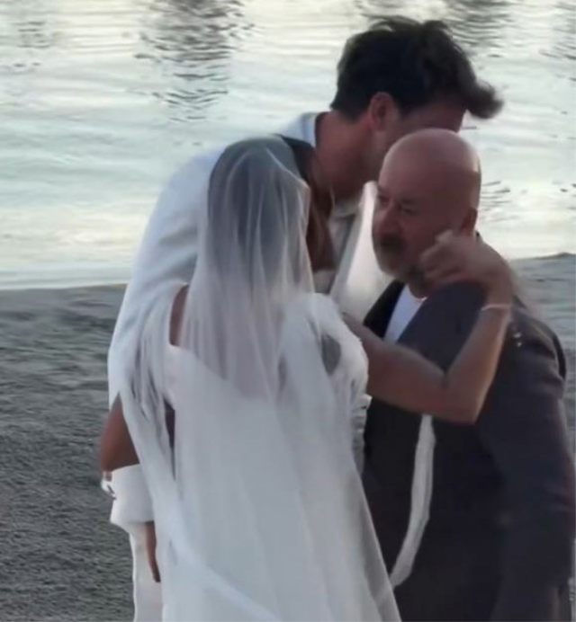 Düğündeki görüntü olay olmuştu!