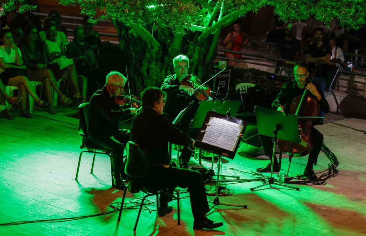 Macar Somogyi Quartet, İzmir'deki Zeytin Altında konserinde sanatseverlerle buluştu