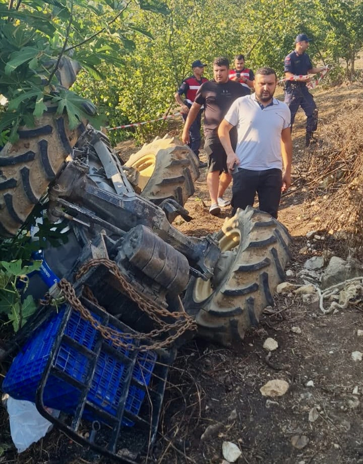 Düzce Cumayeri\'nde traktörün altında kalan sürücü hayatını kaybetti