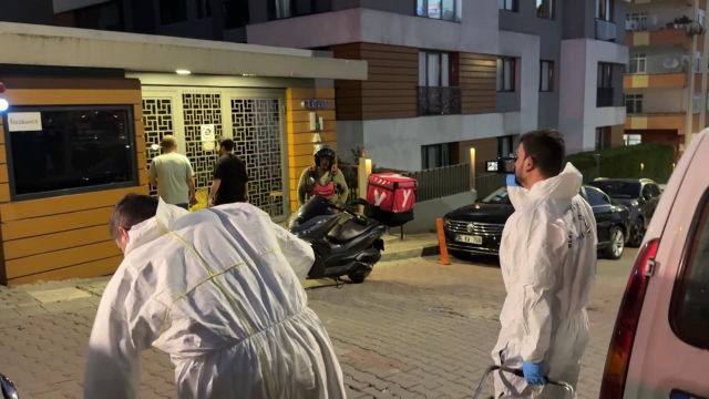 Eren Vurdem’in hayatını kaybeden dostu Serhat Mustafa Kılıç’ın evine gözyaşları ile koştuğu anlar kameraya yansıdı