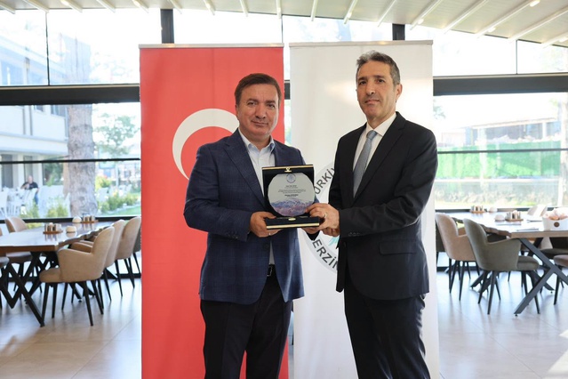 Erzincan Valisi Aydoğdu, yeni göç idaresi müdürü Emeç'i kabul etti