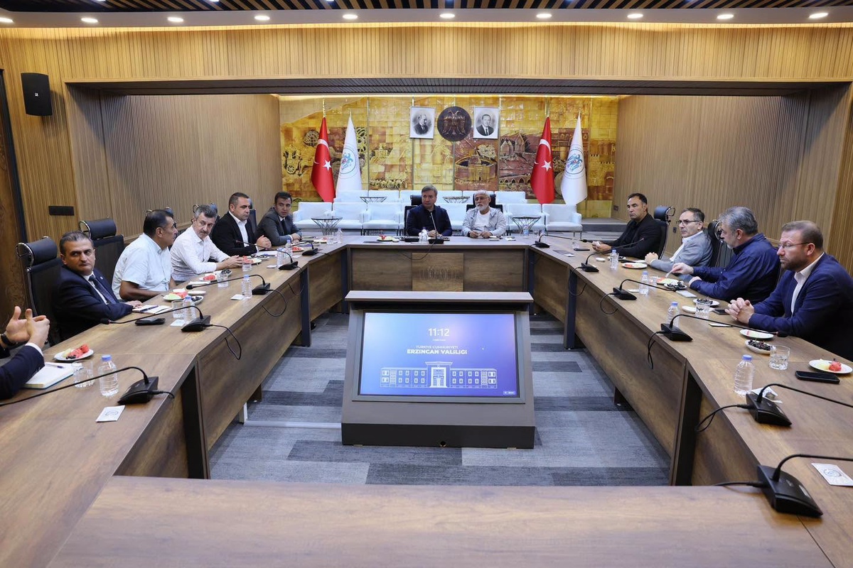 Erzincan'da yöresel ürünlerin pazarlanması için Vali Aydoğdu başkanlığında toplantı yapıldı