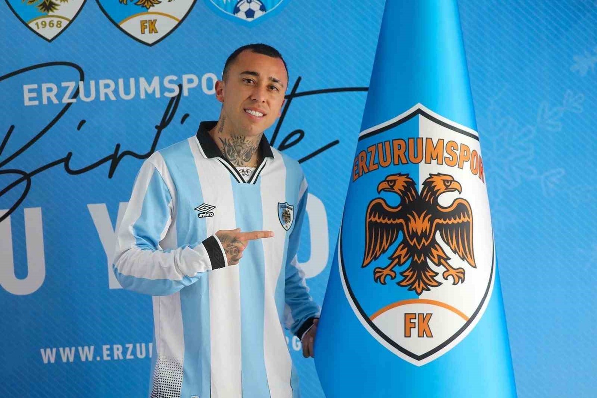 Süper Lig'e dönen Erzurumspor FK transferde 20'ye yakın imza attı