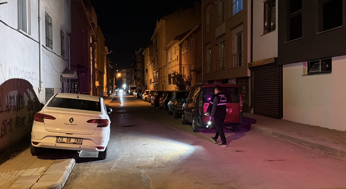 Eskişehir Tepebaşı\'nda ikinci kattan düşen 43 yaşındaki Veli Köksal hastanede öldü
