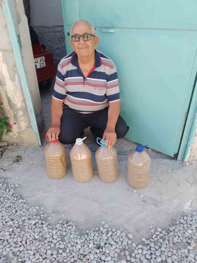 Konya Karapınar'da kışlık bulgur için kazanlar kuruldu, buğdaylar kaynatılıyor