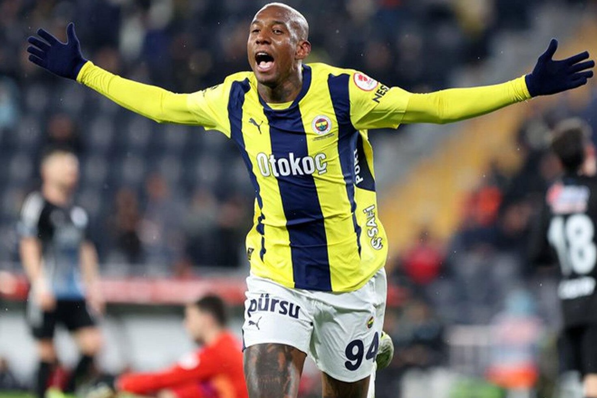 Fenerbahçe'nin derbi kaybettiğini gören Talisca hemen telefona sarıldı