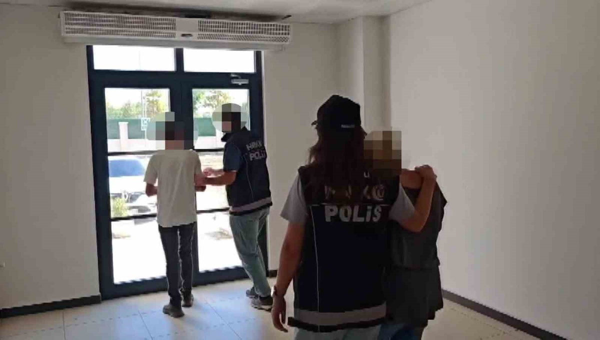 Kocaeli\'de fırının alt bölümünde uyuşturucu ve 65 bin lira ele geçirildi, 2 şüpheli tutuklandı