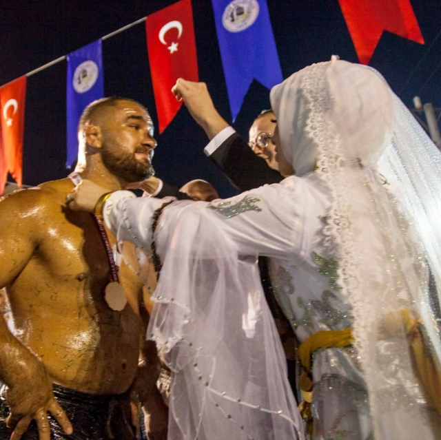 Gerdek gecesinin sabahında sırra kadem basan gelin