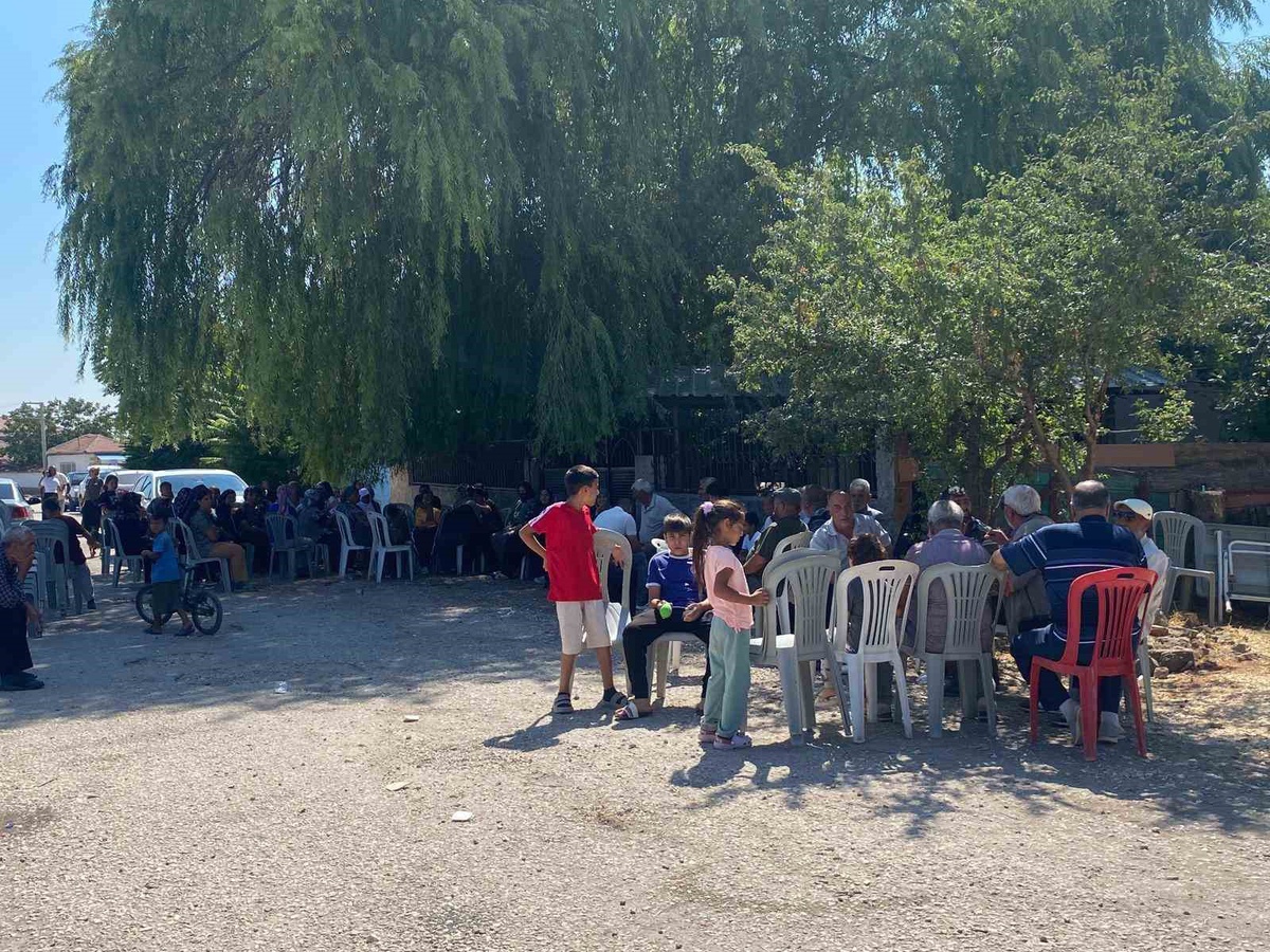 Girne'de batan gemide ölen Elmas Demir Eskişehir'de toprağa verildi