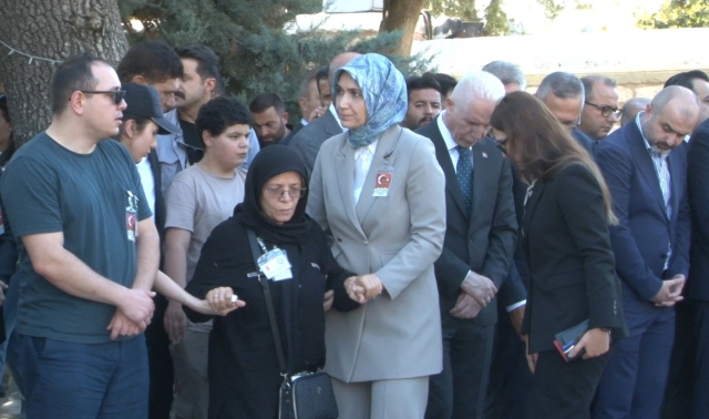 Görevi başında şehit olan polis memuru son yolculuğuna uğurlandı, ailesinin feryatları yürek dağladı