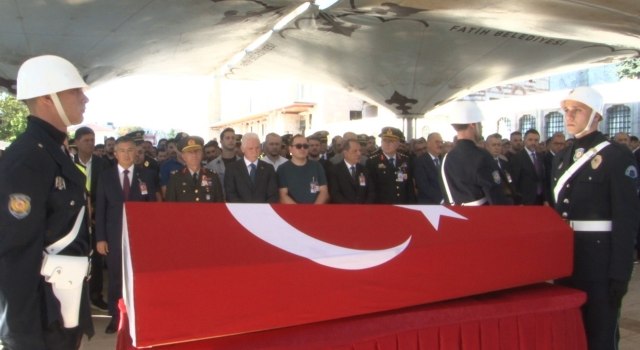 Görevi başında şehit olan polis memuru son yolculuğuna uğurlandı, ailesinin feryatları yürek dağladı