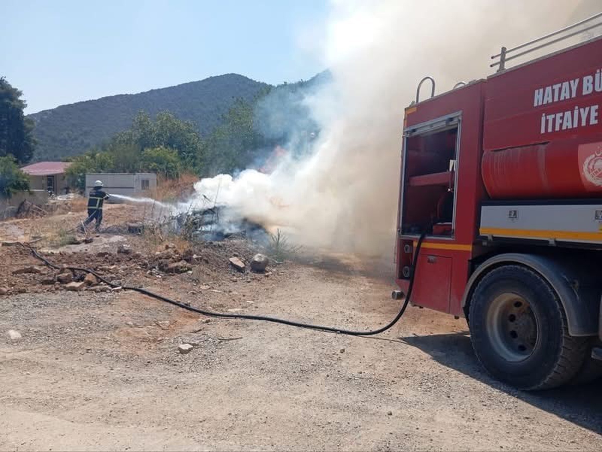 Hatay Hassa\'da bahçe yangını ekiplerin müdahalesiyle büyümeden söndürüldü