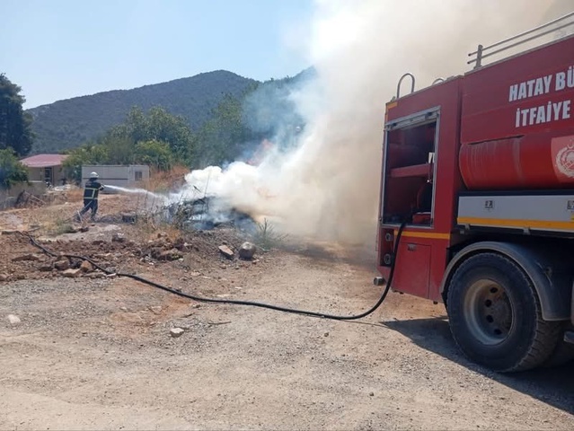 Hatay Hassa'da bahçe yangını ekiplerin müdahalesiyle büyümeden söndürüldü