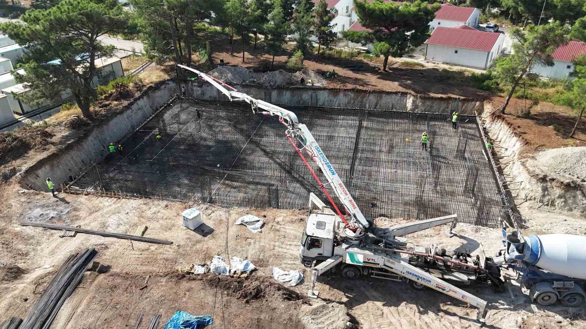 Hatay'da Belen'e yarı olimpik yüzme havuzunun temeli atıldı