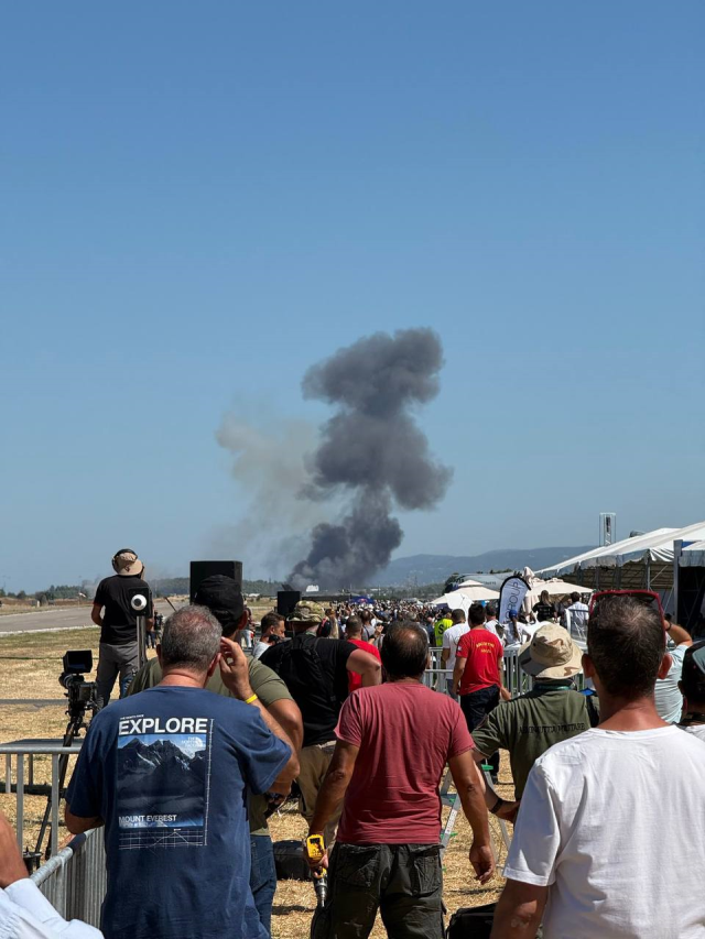 Hava gösterisi felaketle bitti: F-4 Phantom düştü, 2 pilot hayatını kaybetti